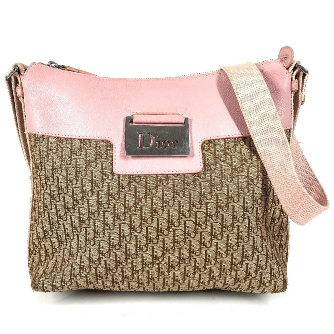 Christian Dior Dior Plate Logo Trotter Diorissimo Bag Crossbody Shoulder Leather Canvas Men's: --- Catalog ---Category: SizeSize (HxWxD): 22.5cm x 24cm x 10.5cm / 8.85'' x 9.44'' x 4.13''Category: DesignType: Shoulder bagColor: Beige, PinkGender: Men,Women,UnisexMaterial: Leather , Canvas Categ