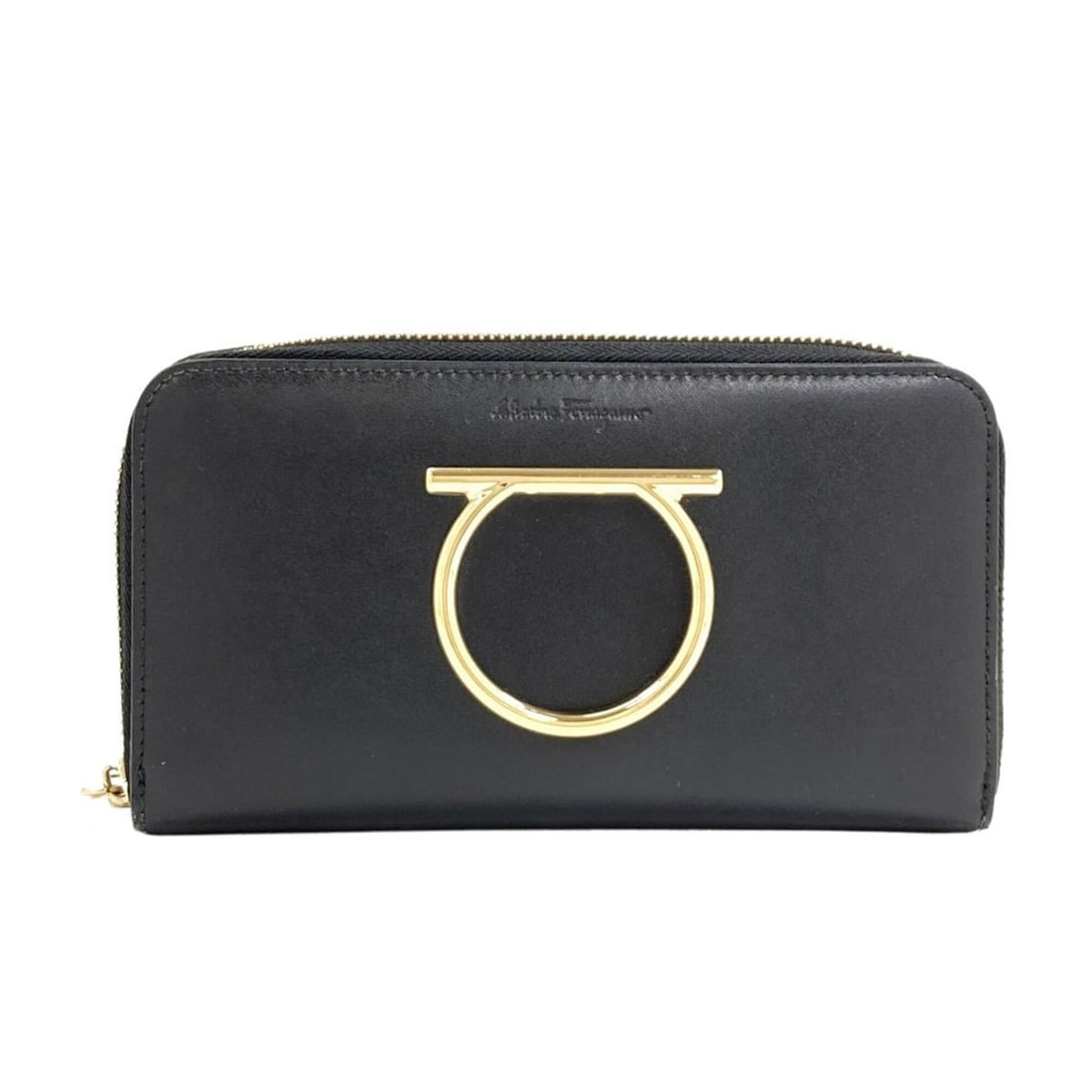 Salvatore Ferragamo Gancini hardware long wallet, leather, women's.: --- Catalog ---Category: SizeSize (HxWxD): 11cm x 19cm x 2.5cm / 4.33'' x 7.48'' x 0.98''Category: DesignType: Long wallet (bi-fold)Color: BlackGender: WomenClosure: ZipperMaterial: Leather Category: 
