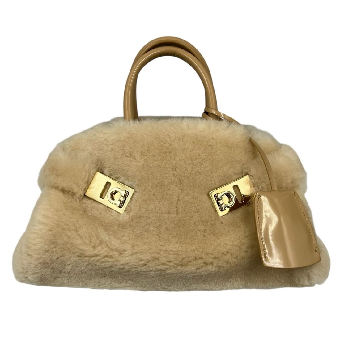 Salvatore Ferragamo HUG 2-way Shoulder Bag EZ-21 9923 Calfskin/Lamb Shearling/Fabric Beige Women's: --- Catalog ---Category: SizeSize (HxWxD): 15cm x 25cm x 12cm / 5.9'' x 9.84'' x 4.72''Category: DesignType: Handbag, Shoulder bagColor: BeigeGender: WomenMaterial: Fabric Category: GeneralMPN: EZ-21 