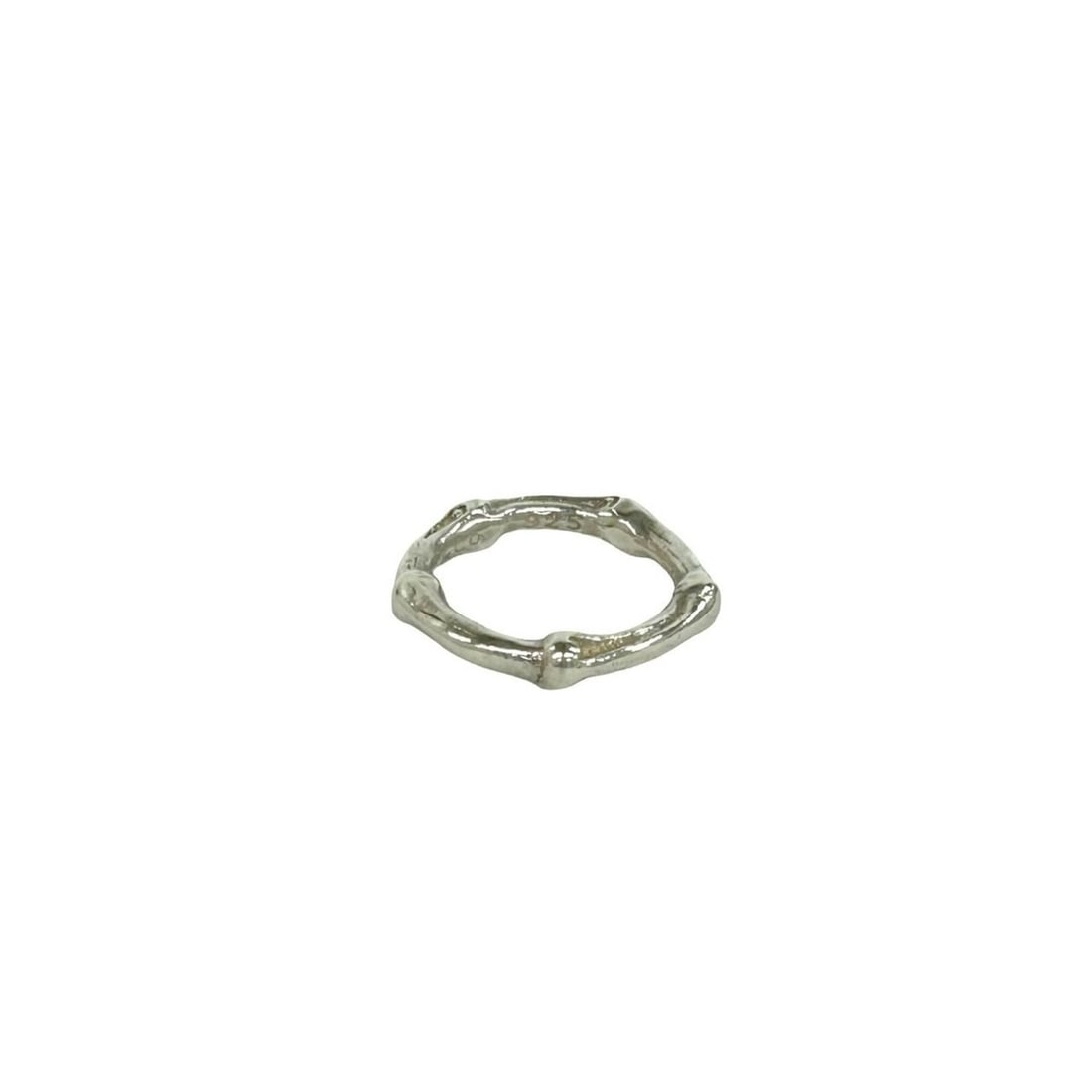 TIFFANY&Co. Tiffany Bamboo Sterling Silver 925 Ring, Finger Accessory, 32402: --- Catalog ---Category: SizeJP Size: 10US Size: 5.5Category: DesignType: Band ringColor: SilverGender: WomenMaterial: Silver 925Category: GeneralBrand: Tiffany--- Item List ---Section: ConditionRanki
