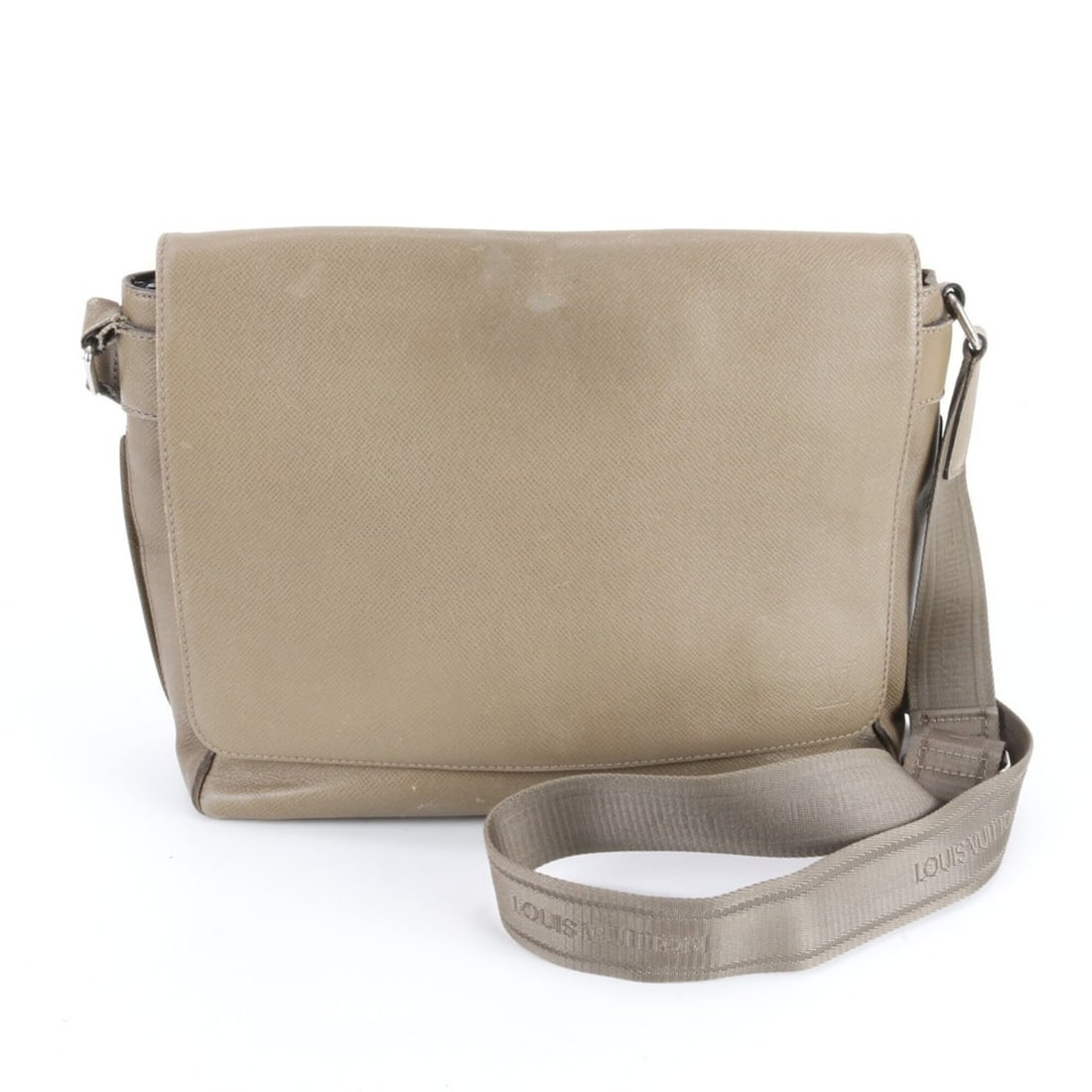 Louis Vuitton Taiga Roman MM M32803 Leather Handbag, Crossbody Bag, Briefcase, Tote Bag - Men's: --- Catalog ---Category: SizeSize (HxWxD): 27cm x 32cm x 9cm / 10.62'' x 12.59'' x 3.54''Strap Length: 145cm / 57.08''Category: DesignType: Shoulder bag, Tote bagGender: MenMaterial: Leather Category: