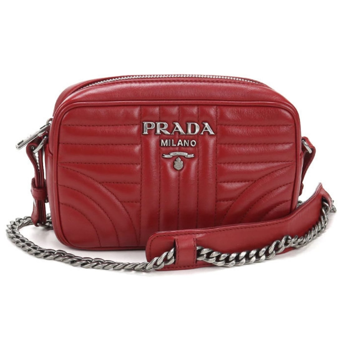 PRADA Prada Crossbody Shoulder Bag 1BH083 Chain Diagram Women's Red: --- Catalog ---Category: SizeSize (HxWxD): 12cm x 18cm x 6cm / 4.72'' x 7.08'' x 2.36''Category: DesignType: Shoulder bagColor: Red colorGender: WomenMaterial: Leather Hardware Color: SilverCategory: 