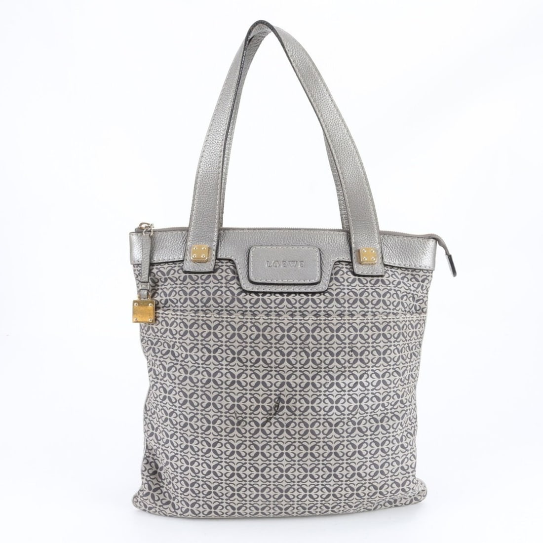Loewe Anagram Leather Tote Bag, Handbag, Shoulder Silver, Women's: --- Catalog ---Category: SizeSize (HxWxD): 36cm x 38cm x 1cm / 14.17'' x 14.96'' x 0.39''Strap Length: 58cm / 22.83''Category: DesignType: Handbag, Tote bagColor: SilverGender: WomenMaterial: Leather 