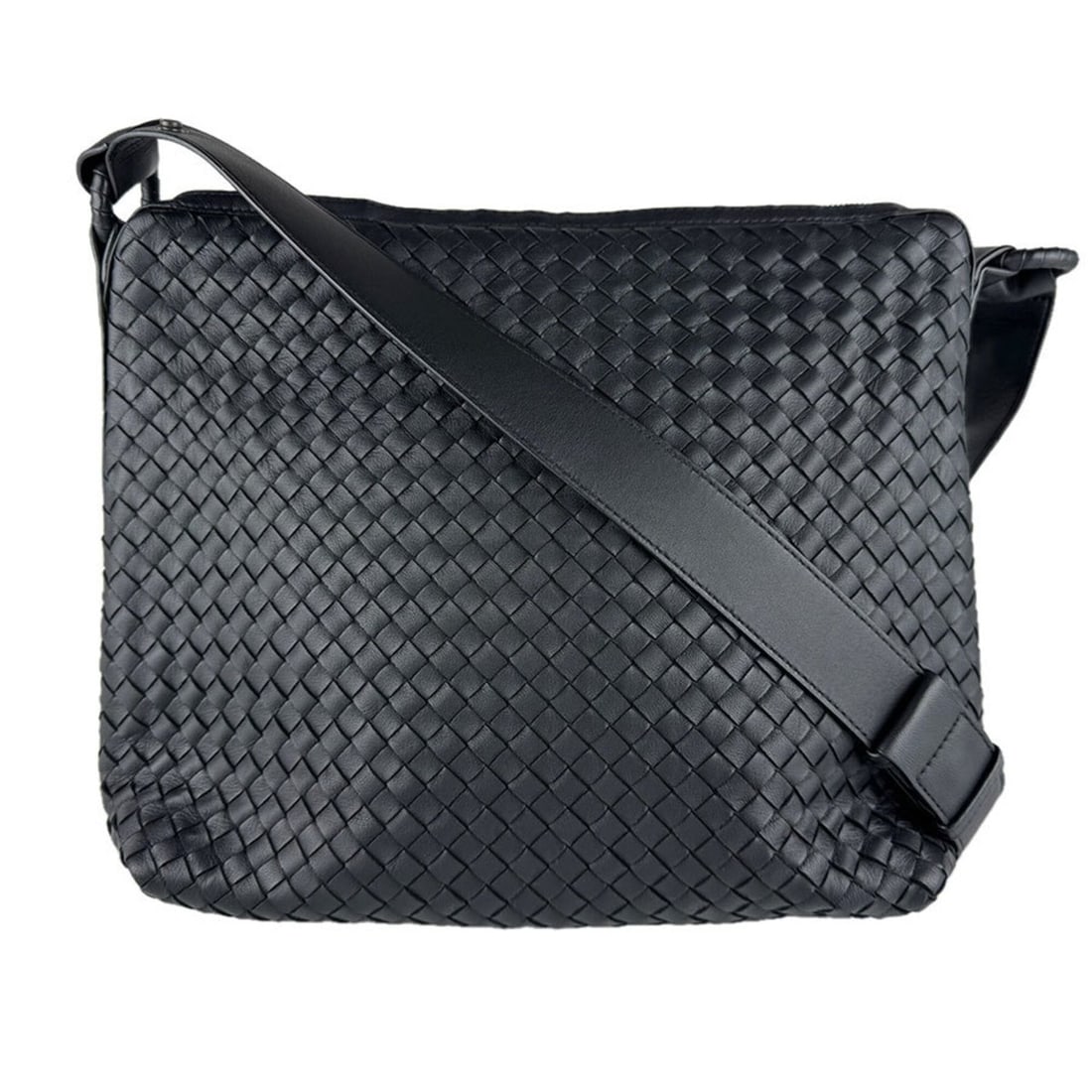 Bottega Veneta Intrecciato Leather Shoulder Bag, Black, Men's/Women's (z9433): --- Catalog ---Category: SizeSize (HxWxD): 28cm x 31cm x 17cm / 11.02'' x 12.2'' x 6.69''Category: DesignType: Shoulder bagColor: BlackGender: Men,WomenMaterial: Intrecciato Category: GeneralBrand: Bo
