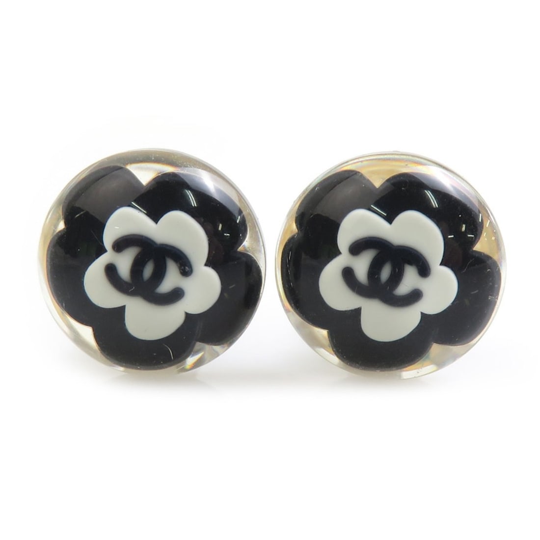 Chanel earrings, resin, metal, black and white, women's, h32173: --- Catalog ---Category: SizeDiameter: 17mm / 0.66''Category: DesignType: Clip earringsColor: Black, WhiteGender: WomenMaterial: Metal, ResinCategory: GeneralBrand: ChanelCountry of Origin: France--- 