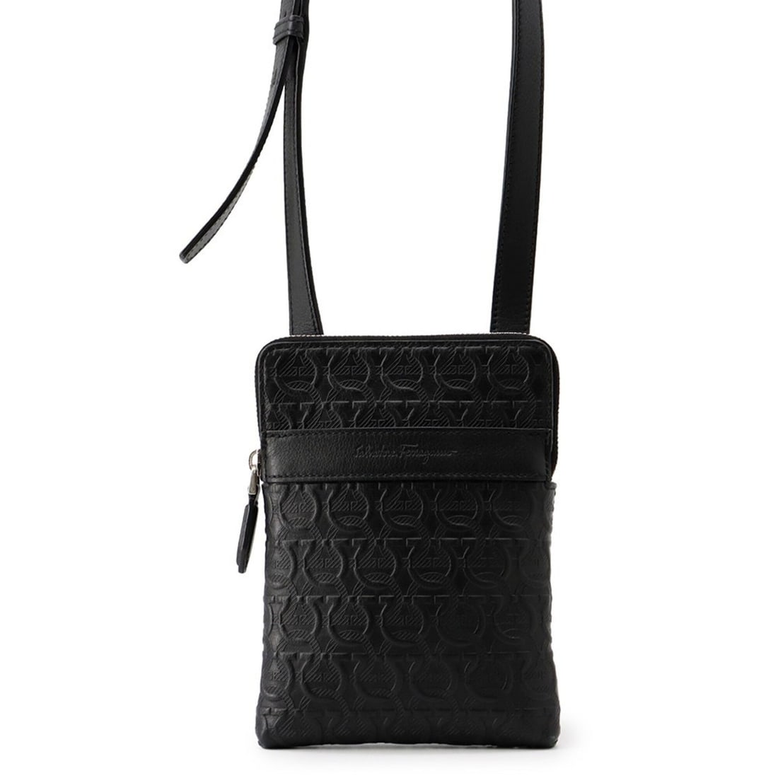 Salvatore Ferragamo Shoulder Bag Gancini Calf Leather 240311 Black Handbag Men's: --- Catalog ---Category: SizeSize (HxWxD): 20cm x 14.5cm x 2cm / 7.87'' x 5.7'' x 0.78''Category: DesignType: Handbag, Shoulder bagColor: BlackGender: MenMaterial: Leather Leather/Fur Type: CalfskinCa