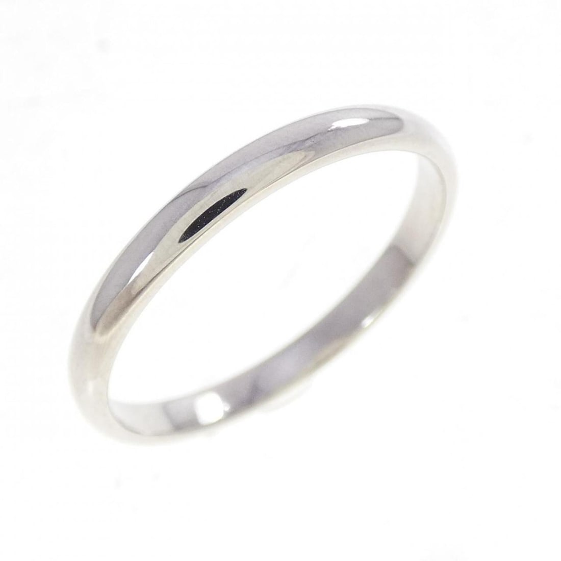 Cartier wedding ring: --- Catalog ---Category: SizeUS Size: 7.5Brand Size: 55Category: DesignType: Wedding ringColor: PlatinumGender: WomenMaterial: Platinum 950Category: GeneralBrand: Cartier--- Item List ---Section: Cond