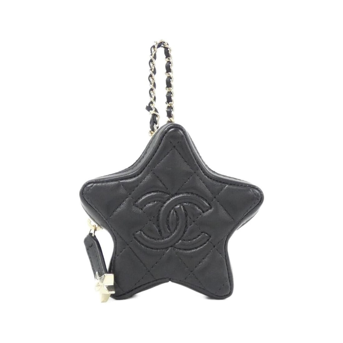 Chanel AP4985 Accessory Bag Charm: --- Catalog ---Category: SizeSize (HxWxD): 100.00mm x 100.00mm / 3.94'' x 3.94''Category: DesignType: Handbag charmColor: BlackGender: WomenMaterial: LeatherLeather/Fur Type: LambskinCategory: General