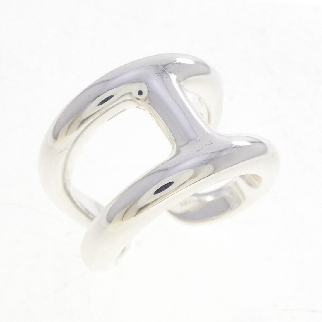 Hermes Hermès Osmo's Large Ring: --- Catalog ---Category: SizeUS Size: 8.5Brand Size: 57Category: DesignType: Band ringGender: Women,MenMaterial: Silver 925Category: GeneralMPN: H102536BBrand: Hermes--- Item List ---Section: