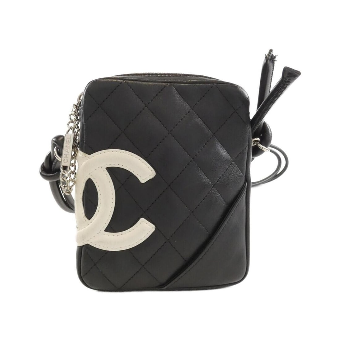 Chanel Cambon Line 25177 Shoulder Bag: --- Catalog ---Category: SizeSize (HxWxD): 15cm x 13cm x 3cm / 5.9'' x 5.11'' x 1.18''Category: DesignType: Shoulder bagColor: Black, WhiteGender: WomenMaterial: Leather Hardware Color: