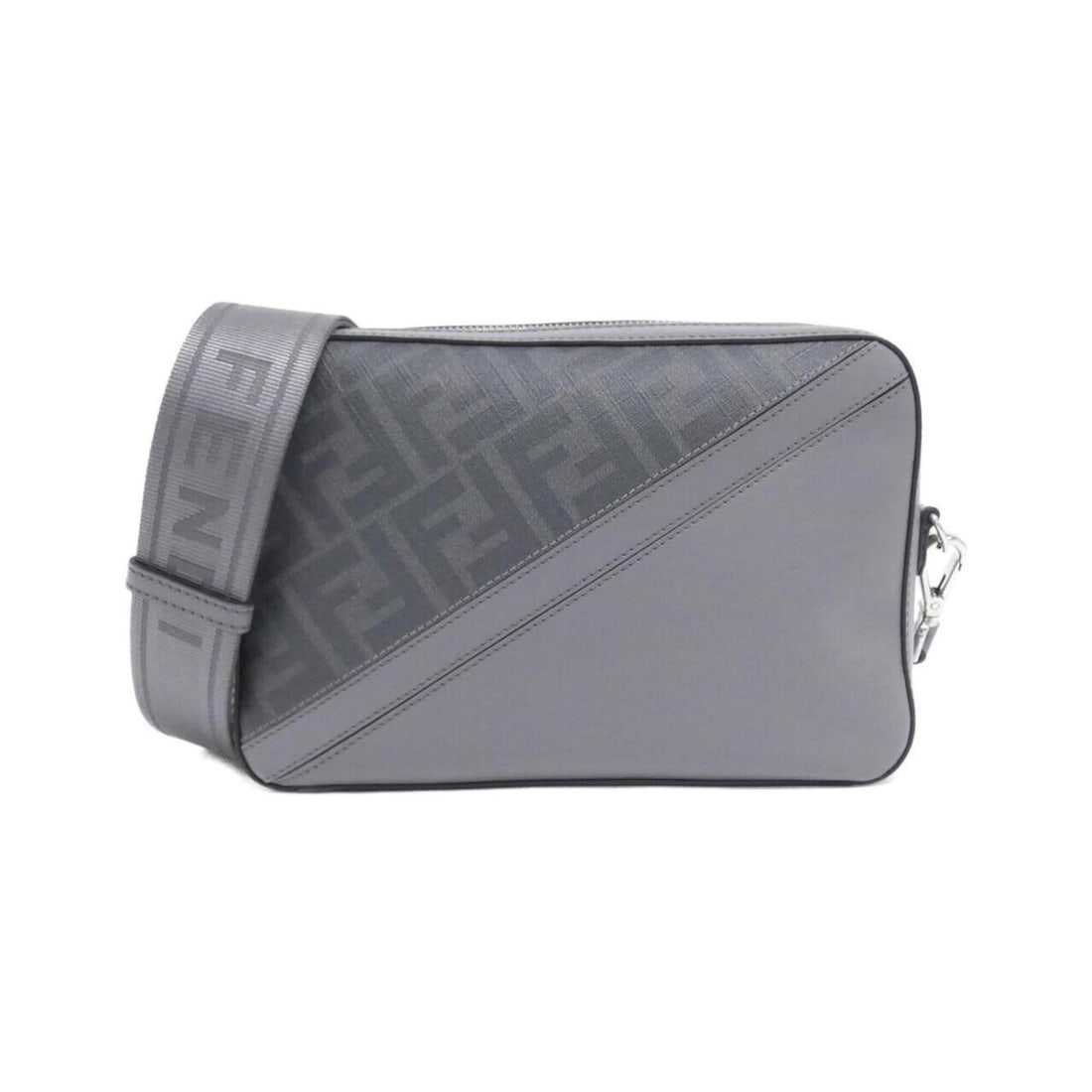 Fendi CAMARA CASE 7M0286 AJF8 Shoulder Bag: --- Catalog ---Category: SizeSize (HxWxD): 15cm x 22.5cm x 4.5cm / 5.9'' x 8.85'' x 1.77''Category: DesignType: Shoulder bagColor: GrayGender: Women,MenMaterial: Coated canvas , Leather Category: Gene
