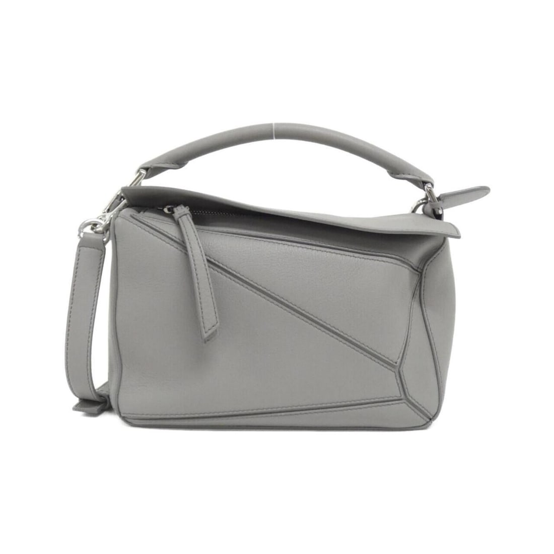 Loewe Puzzle Small 322 30 S21 Handbag: --- Catalog ---Category: SizeSize (HxWxD): 16cm x 24cm x 10cm / 6.29'' x 9.44'' x 3.93''Category: DesignType: HandbagColor: GrayGender: WomenMaterial: Leather Leather/Fur Type: CalfskinCategory: