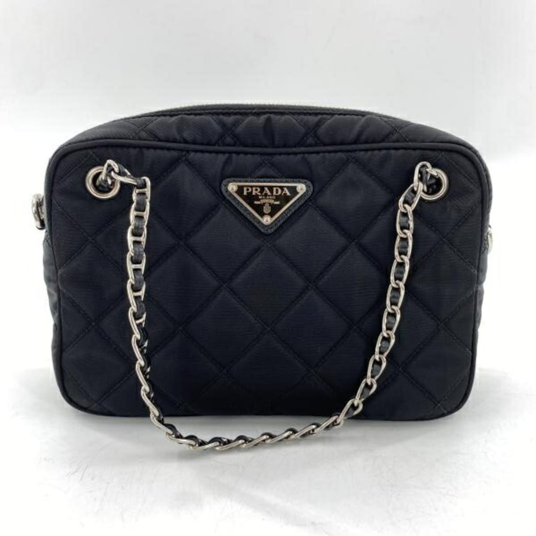 PRADA handbag/shoulder bag, black.: --- Catalog ---Category: SizeSize (HxWxD): 14cm x 21cm x 6cm / 5.51'' x 8.26'' x 2.36''Handle Length: 38cm / 14.96''Category: DesignType: Handbag, Shoulder bagColor: Black, BlueGender: WomenCategory: 