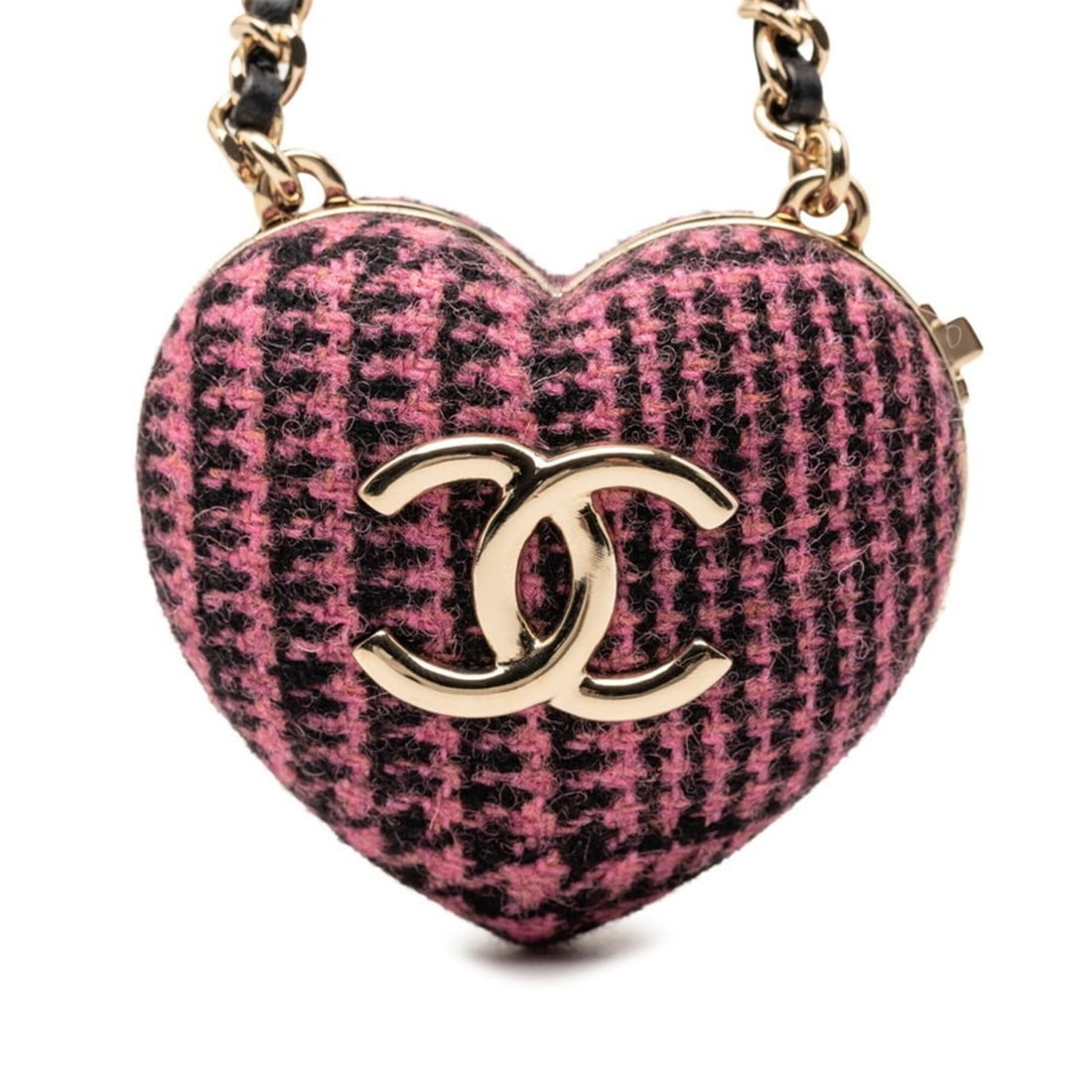Chanel Coco Mark Heart Locket Chain Pendant Necklace B22K Pink Black Gold Tweed Plated Leather: --- Catalog ---Category: SizePendant Size: 61.5mm x 65.8mm / 2.42'' x 2.59''Neck Circumference: 106 cm / 41.73''Category: DesignColor: Black, Gold, PinkGender: WomenMaterial: LeatherPendant Type: Pend