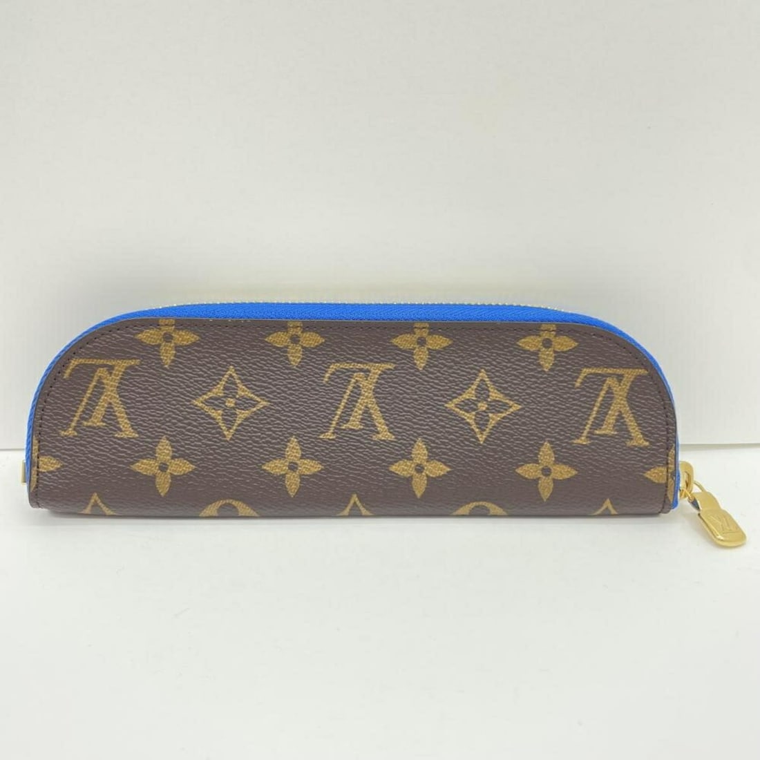 LOUIS VUITTON Monogram Pencil Pouch GI1072 Bag: --- Catalog ---Category: SizeSize (LxWxD): 7mm x 2cm / 0.27'' x 0.78''Category: DesignType: Pencil caseColor: Blue, MonogramCategory: GeneralBrand: Louis Vuitton--- Item List ---Section: ConditionRank
