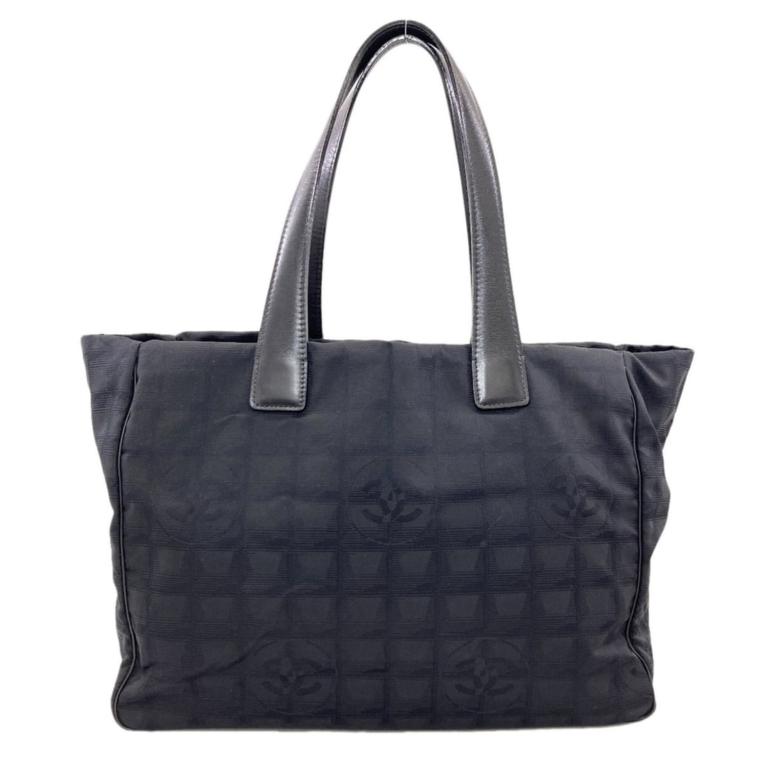 Chanel New Travel Line MM Tote Bag Nylon Women's CHANEL: --- Catalog ---Category: SizeSize (HxWxD): 26cm x 33cm x 15cm / 10.23'' x 12.99'' x 5.9''Category: DesignType: Tote bagColor: BlackGender: WomenMaterial: Nylon Category: GeneralBrand: Chanel--- Item L
