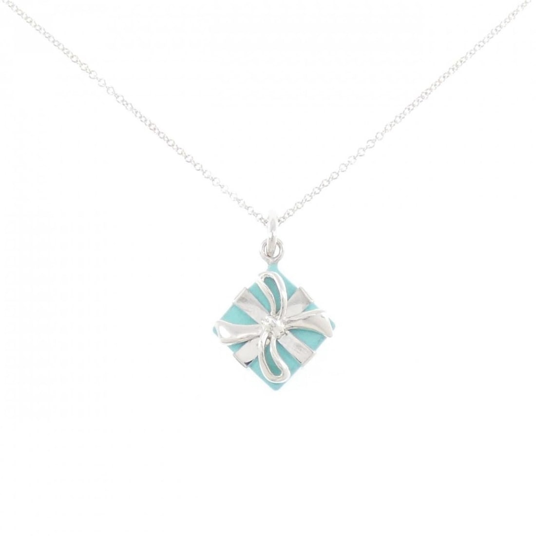 Tiffany Blue Box Necklace: --- Catalog ---Category: SizePendant Size: 24.7mm x 14.4mm / 0.97'' x 0.56''Neck Circumference: 46 cm / 18.11''Category: DesignGender: WomenMaterial: Silver 925Pendant Type: PendantNecklace Type: