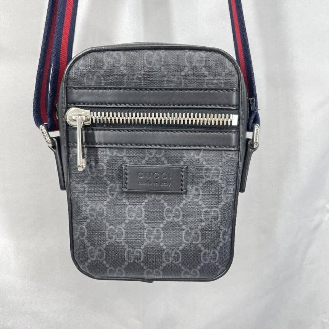 GUCCI GG Supreme Shoulder Bag 682357: --- Catalog ---Category: SizeSize (HxWxD): 18cm x 13cm x 5cm / 7.08'' x 5.11'' x 1.96''Category: DesignType: Shoulder bagColor: BlueMaterial: GG Supreme Category: GeneralBrand: Gucci--- Item List ---S