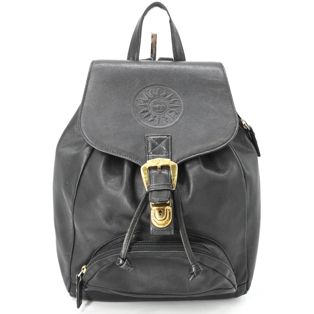 VERSACE Sunburst Backpack, Leather, Black: --- Catalog ---Category: SizeSize (HxWxD): 30cm x 25cm x 14.5cm / 11.81'' x 9.84'' x 5.7''Category: DesignType: BackpackColor: BlackGender: WomenMaterial: Leather Category: GeneralBrand: Versace--- It