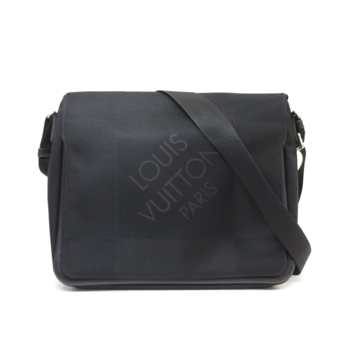 LOUIS VUITTON Damier Geant Messager M93032 Shoulder Bag: --- Catalog ---Category: SizeSize (HxWxD): 32cm x 36.5cm x 8cm / 12.59'' x 14.37'' x 3.14''Category: DesignType: Shoulder bagColor: NoirGender: Women,MenMaterial: Damier Geant Category: GeneralMPN: M9