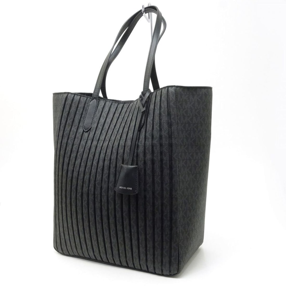MICHAEL KORS Pleated Shopper Tote Bag 30F1S5ST9V: --- Catalog ---Category: SizeSize (HxWxD): 35cm x 28cm x 15cm / 13.77'' x 11.02'' x 5.9''Category: DesignType: Tote bagColor: BlackGender: Women,MenCategory: GeneralMPN: 30F1S5ST9VBrand: Michael Kors-