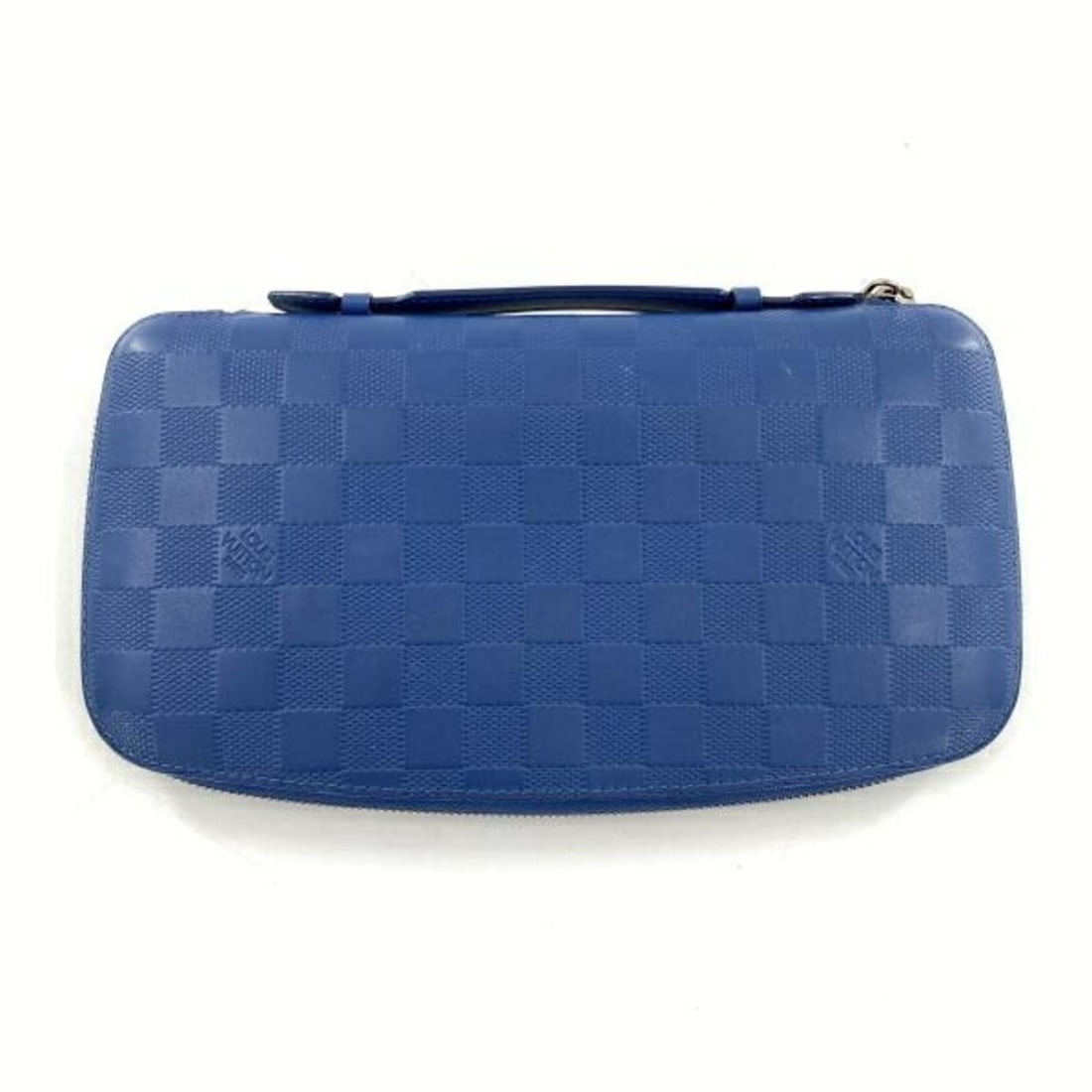 LOUIS VUITTON Infini Atoll N41396 Long Wallet Travel Case Damier Blue Louis Vuitton: --- Catalog ---Category: SizeSize (HxWxD): 14.5cm x 26.5cm x 2.5cm / 5.7'' x 10.43'' x 0.98''Category: DesignType: Long wallet (bi-fold)Color: BlueGender: WomenCategory: GeneralLine: Damier InfiniBran
