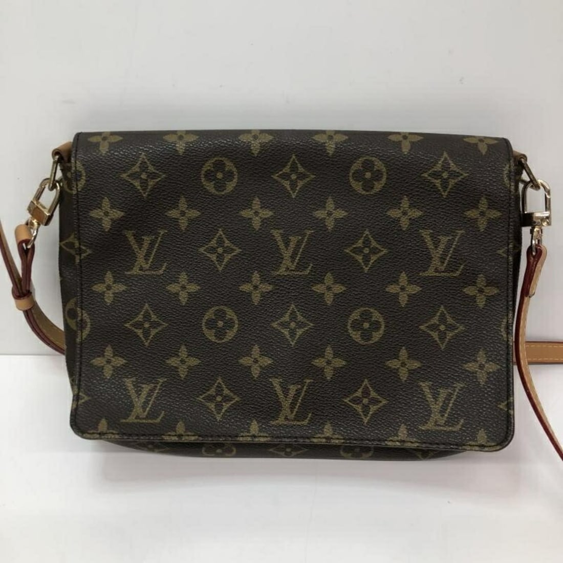 LOUIS VUITTON Musette Tango Long Strap Shoulder Bag Monogram M51388: --- Catalog ---Category: SizeSize (HxWxD): 19cm x 25cm x 5cm / 7.48'' x 9.84'' x 1.96''Strap Length: 94cm / 37''Category: DesignType: Shoulder bagGender: WomenMaterial: Monogram Category: GeneralLine: