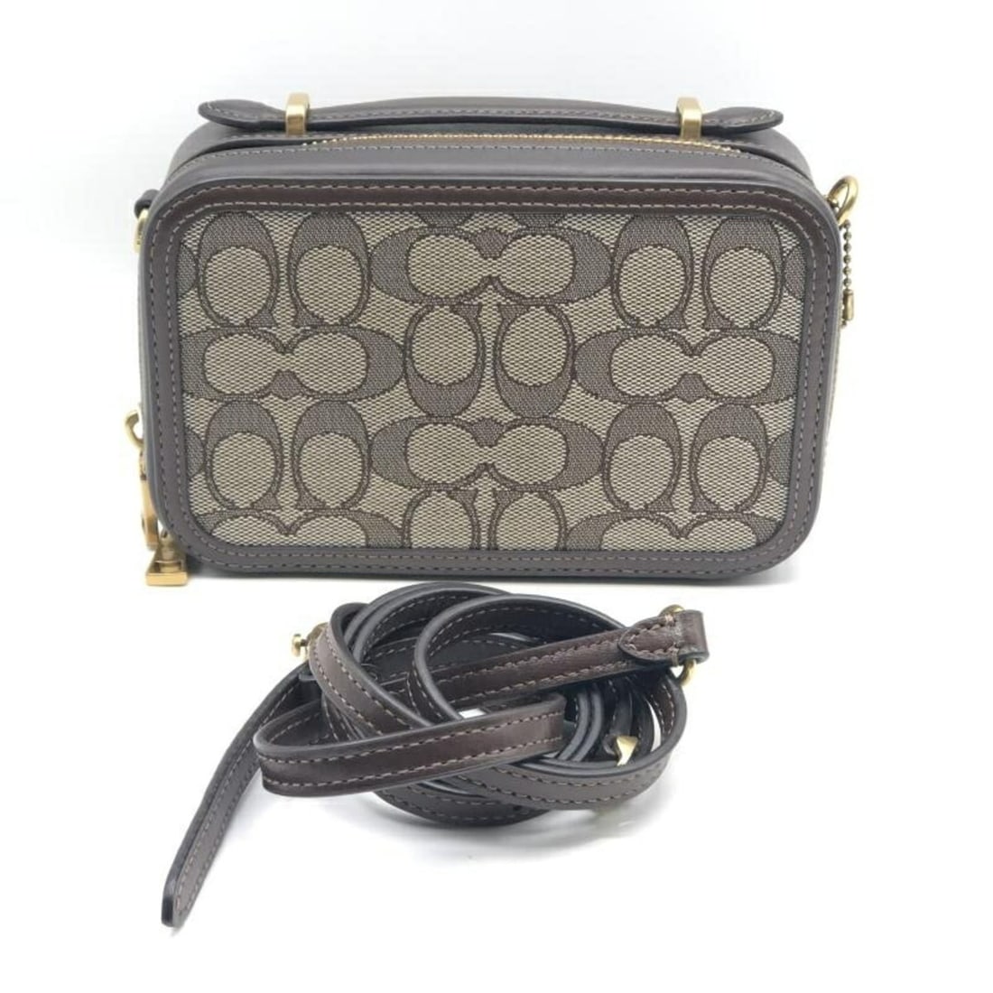 COACH Ally 3-Way Waist Bag J2081-4313: --- Catalog ---Category: SizeSize (HxWxD): 11cm x 17.5cm x 5.5cm / 4.33'' x 6.88'' x 2.16''Category: DesignType: Fanny packGender: Women,MenCategory: GeneralBrand: Coach--- Item List ---Section: Condi