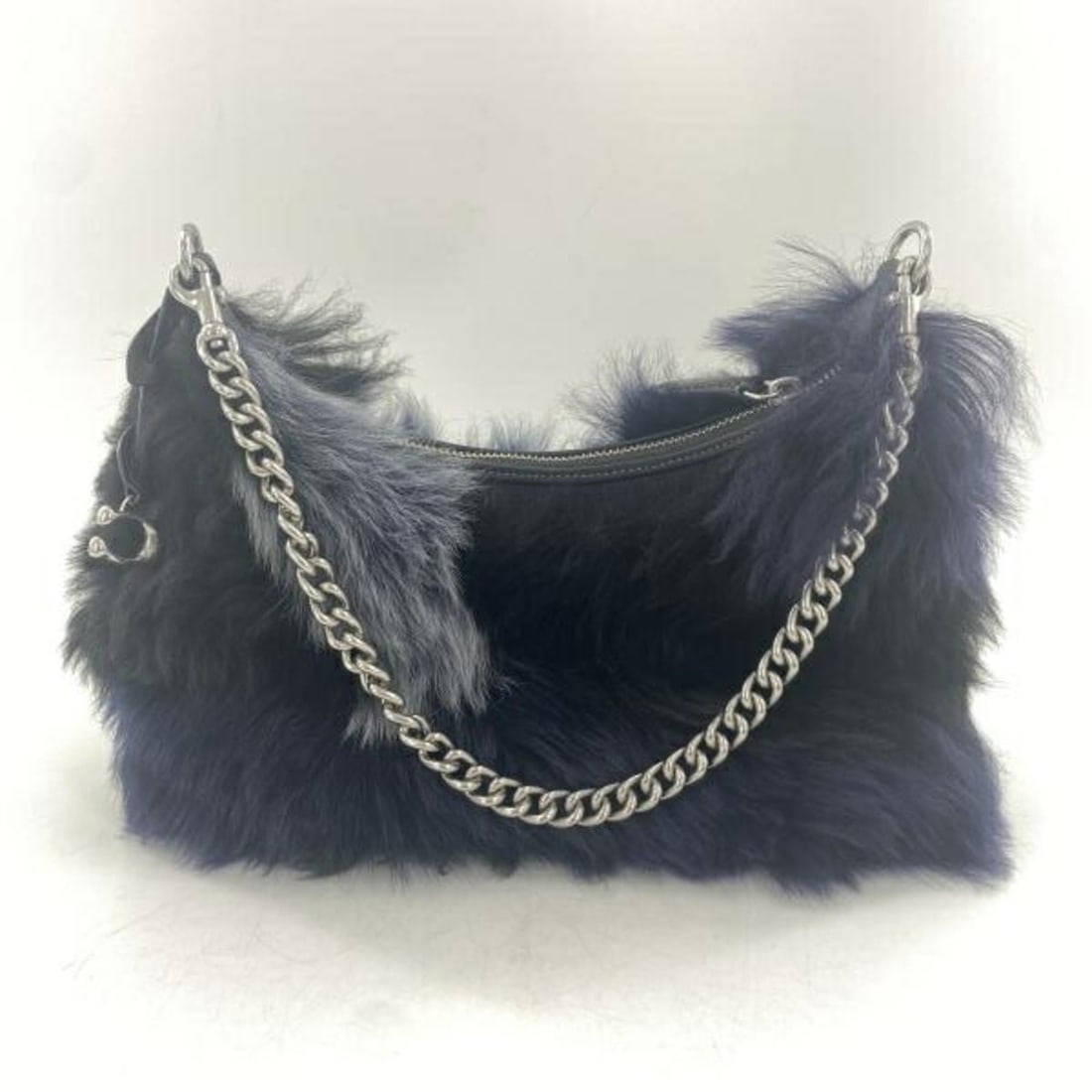 COACH Juliet Shoulder Bag G2461-CW646 Shearling Refined Calf Leather Navy Blue Black Coach: --- Catalog ---Category: SizeSize (HxWxD): 19cm x 28cm x 9cm / 7.48'' x 11.02'' x 3.54''Strap Length: 107cm / 42.12''Handle Length: 46cm / 18.11''Category: DesignType: Shoulder bagColor: Black, Blue, 