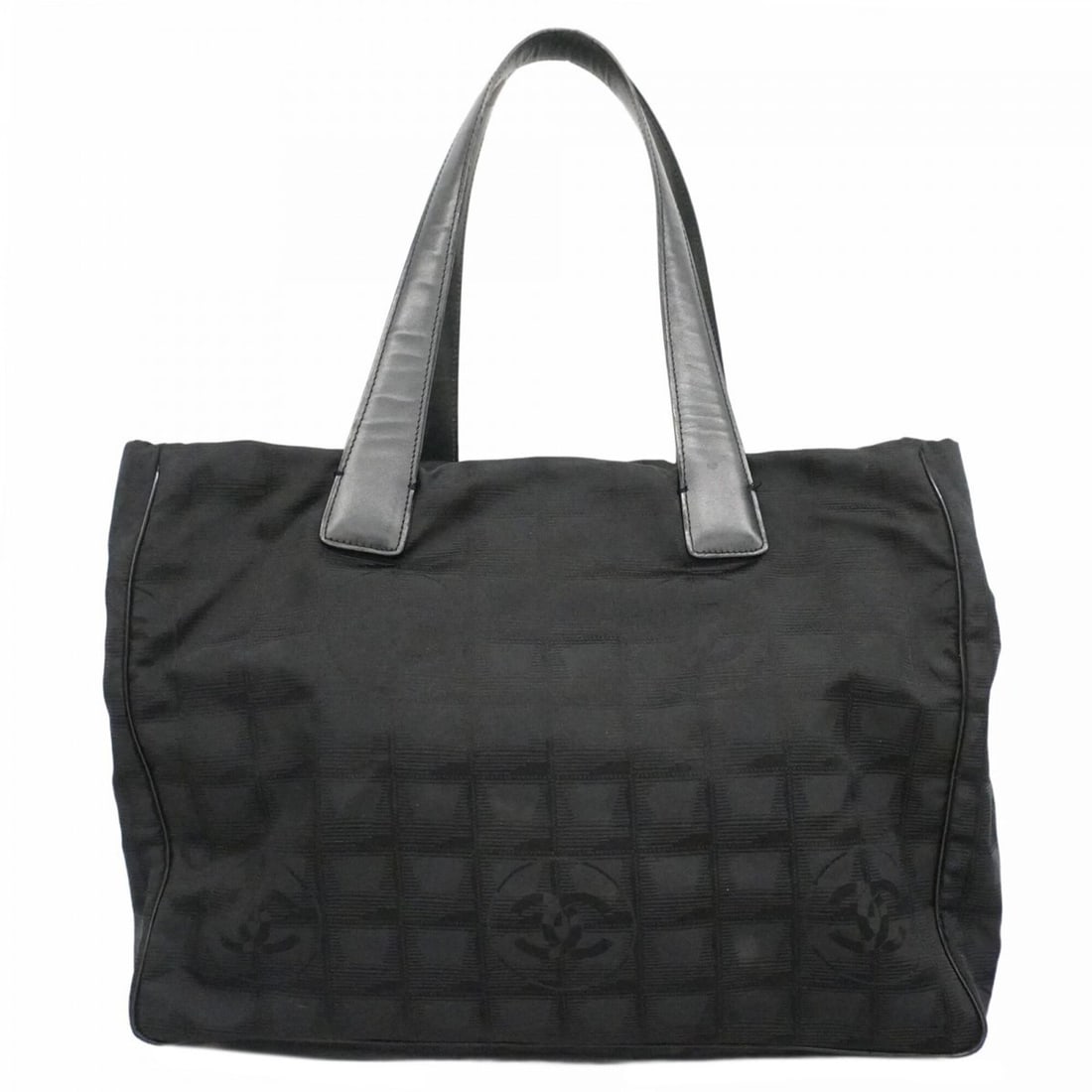 Chanel New Travel Nylon Tote Bag, Black, Women's: --- Catalog ---Category: SizeSize (HxWxD): 26cm x 34.5cm x 14.5cm / 10.23'' x 13.58'' x 5.7''Category: DesignType: Tote bagColor: BlackGender: WomenMaterial: Nylon Hardware Color: GoldCategory: Genera