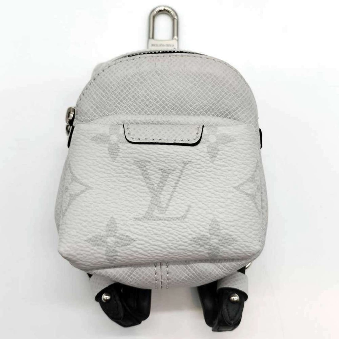 Louis Vuitton Taigarama Bijou Sac Neo Discovery Bag Charm Mini Pouch White M69318 Women's Men's: --- Catalog ---Category: SizeWeight: 89.5g / 3.15oz.Size (HxWxD): 11cm x 8cm x 4cm / 4.33'' x 3.14'' x 1.57''Category: DesignType: PouchColor: WhiteGender: Men,WomenMaterial: Taigarama Category: Gener