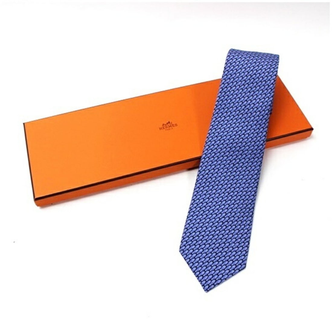Hermes unused silk tie for men.: --- Catalog ---Category: SizeWidth: 8cm / 3.14''Category: DesignType: CravatColor: Black, Light blueGender: MenMaterial: Silk Category: GeneralBrand: Hermes--- Item List ---Section: ConditionRanking: 