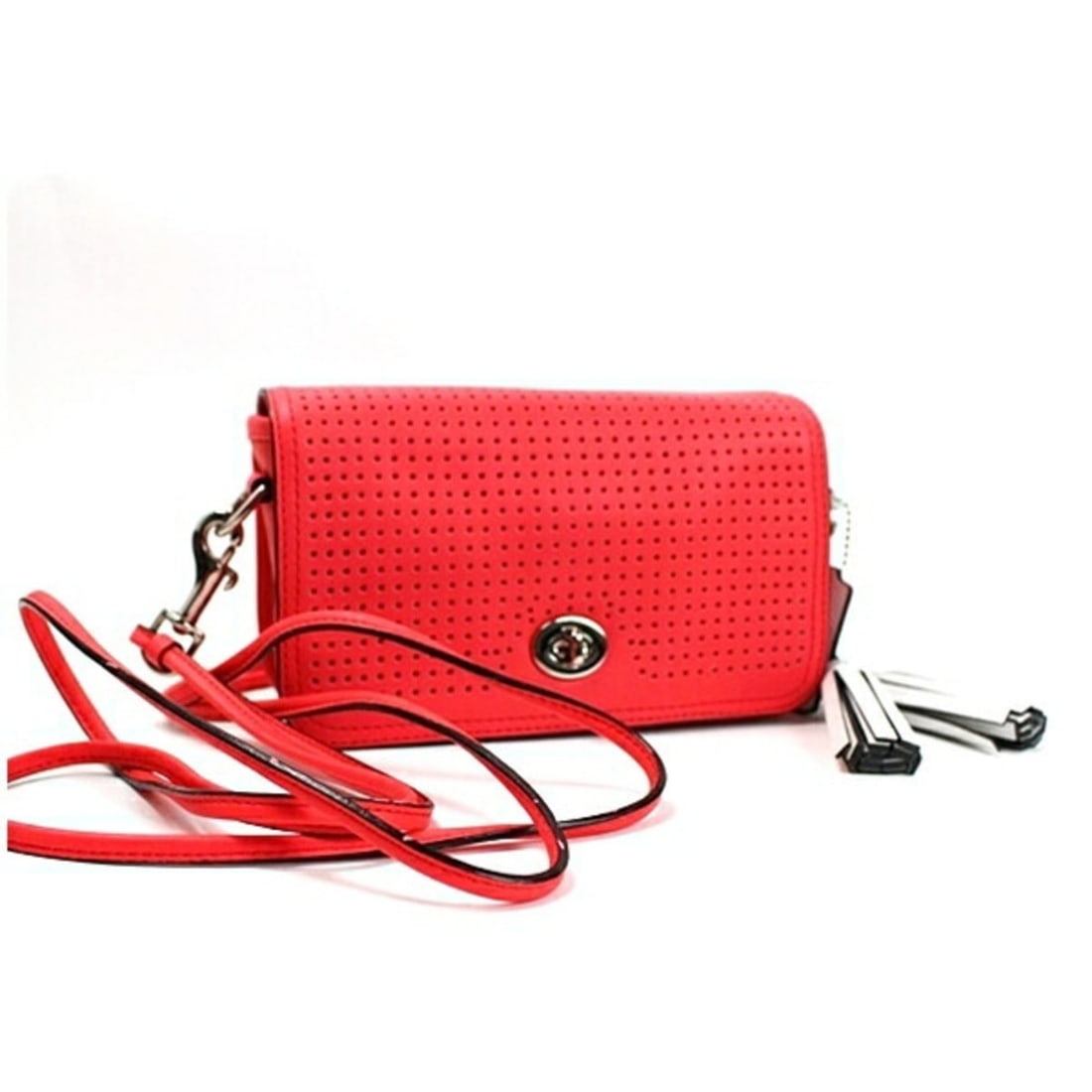 Coach Shoulder Bag 22387 Legacy Perforated Leather Pink COACH Women's: --- Catalog ---Category: SizeSize (HxWxD): 12cm x 19.5cm x 4cm / 4.72'' x 7.67'' x 1.57''Category: DesignType: Shoulder bagColor: Beige, PinkGender: WomenMaterial: Leather Leather/Fur Type: Punching l