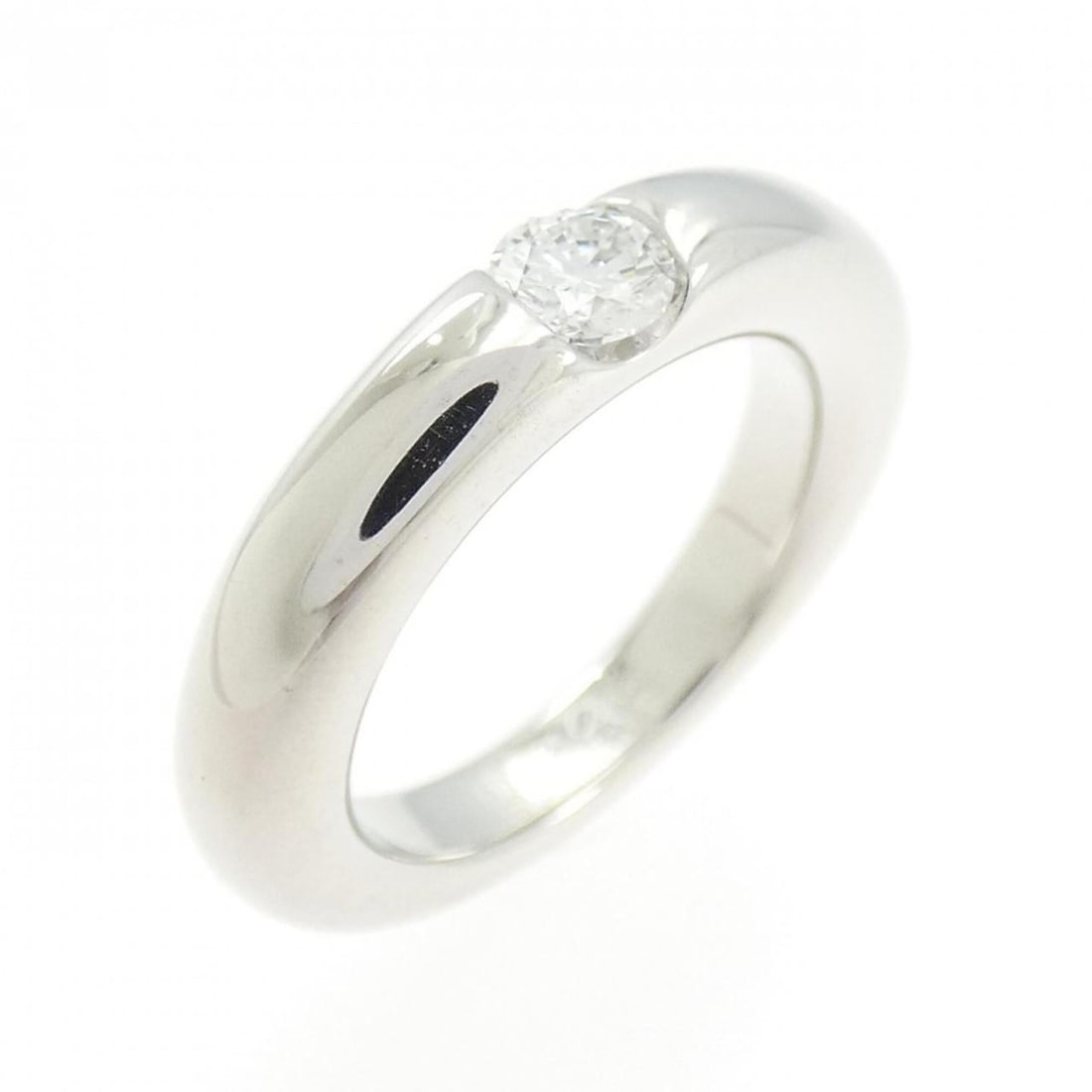 Cartier Ellipse Ring 0.25CT: --- Catalog ---Category: SizeUS Size: 4.5Brand Size: 48Category: DesignType: Band ringGender: WomenMaterial: White gold (18K)Category: GeneralBrand: Cartier--- Item List ---Section: ConditionRanking: 
