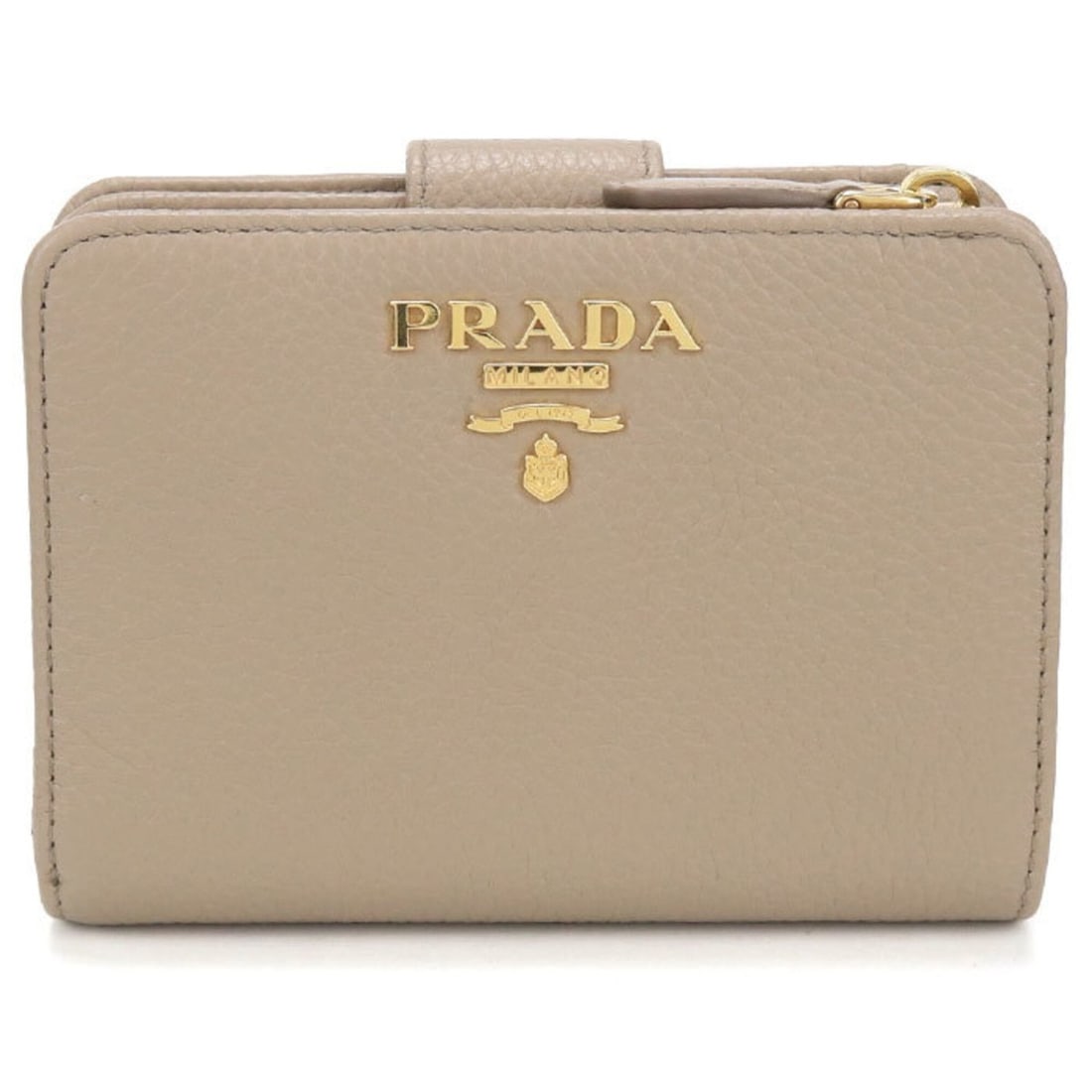 PRADA bi-fold wallet, Vitello Grain Leather, women's, beige.: --- Catalog ---Category: SizeSize (HxWxD): 9cm x 12cm x 2.5cm / 3.54'' x 4.72'' x 0.98''Category: DesignType: Wallet (bi-fold)Color: BeigeGender: WomenMaterial: Leather Leather/Fur Type: CalfskinCateg