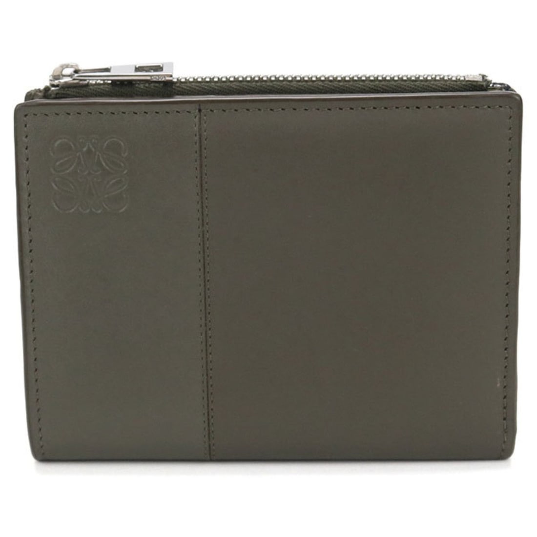 LOEWE (Loewe) Bi-fold Wallet, Slim Compact Anagram, Men's, Khaki: --- Catalog ---Category: SizeSize (HxWxD): 9cm x 12cm x 2cm / 3.54'' x 4.72'' x 0.78''Category: DesignType: Wallet (bi-fold)Color: KhakiGender: MenMaterial: Leather Leather/Fur Type: CalfskinCategory: