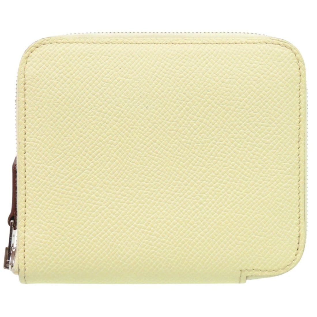 Excellent condition Hermes Azap Silk In Compact Veau Epsom Jaune Milton Beige Malfa Silver hardware: --- Catalog ---Category: SizeSize (HxWxD): 9.5cm x 11cm x 1.5cm / 3.74'' x 4.33'' x 0.59''Category: DesignType: Coin purse/coin caseColor: BeigeGender: WomenMaterial: Silk , Epsom leather Category: Ge