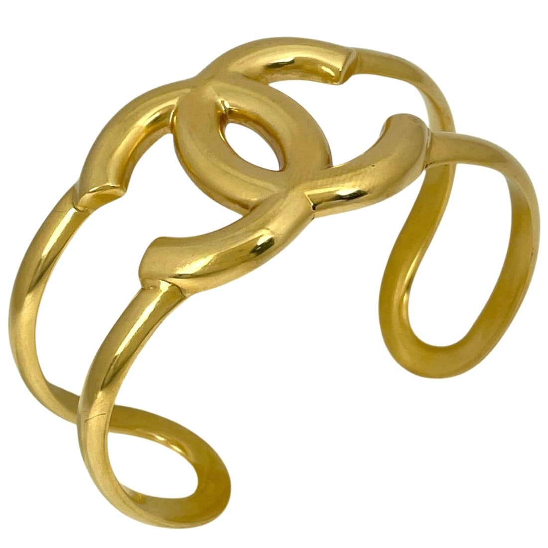 Chanel Coco Mark Bangle GP Gold Women's: --- Catalog ---Category: SizeLength: 15.5cm / 6.1''Category: DesignType: BangleColor: GoldGender: WomenMaterial: Gold platingCategory: GeneralBrand: Chanel--- Item List ---Section: ConditionRanking: R