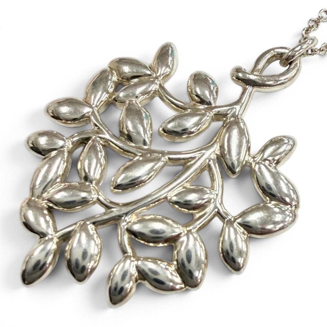 TIFFANY&Co. Tiffany Paloma Picasso Olive Leaf 925 Necklace, Silver, Weight 4.18g, Women's, with Box: --- Catalog ---Category: SizePendant Size: 26mm x 20mm / 1.02'' x 0.78''Neck Circumference: 46 cm / 18.11''Category: DesignColor: SilverGender: WomenMaterial: Silver 925Necklace Type: NecklaceCategory