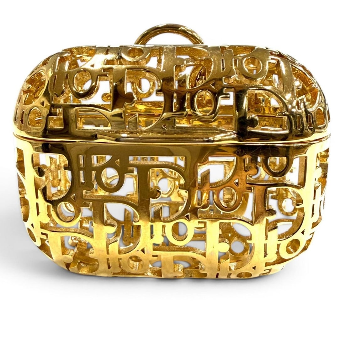 Christian Dior DIOR Oblique Carabiner AirPods Case, Gold, Made in Italy, Women's: --- Catalog ---Category: DesignType: OthersColor: GoldGender: WomenCategory: GeneralBrand: Christian DiorCountry of Origin: ItalyCategory: Physical PropertiesSize (HxWxD): 5cm x 6.5cm x 2.5cm / 1.96''