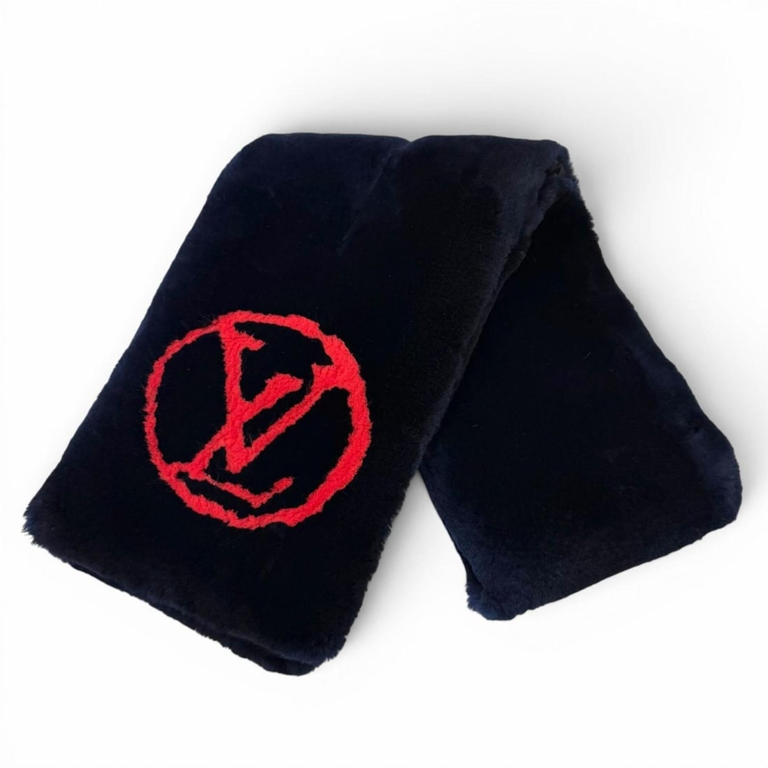 LOUIS VUITTON M73024 Beaver Silk Echarpe Shirring Darling Scarf, Navy Red, Made in Italy, Authentic,: --- Catalog ---Category: SizeSize (LxW): 89cm x 13cm / 35.03'' x 5.11''Category: DesignType: StoleColor: Navy, Red colorGender: WomenMaterial: Silk Category: GeneralMPN: M73024Brand: Louis VuittonCoun