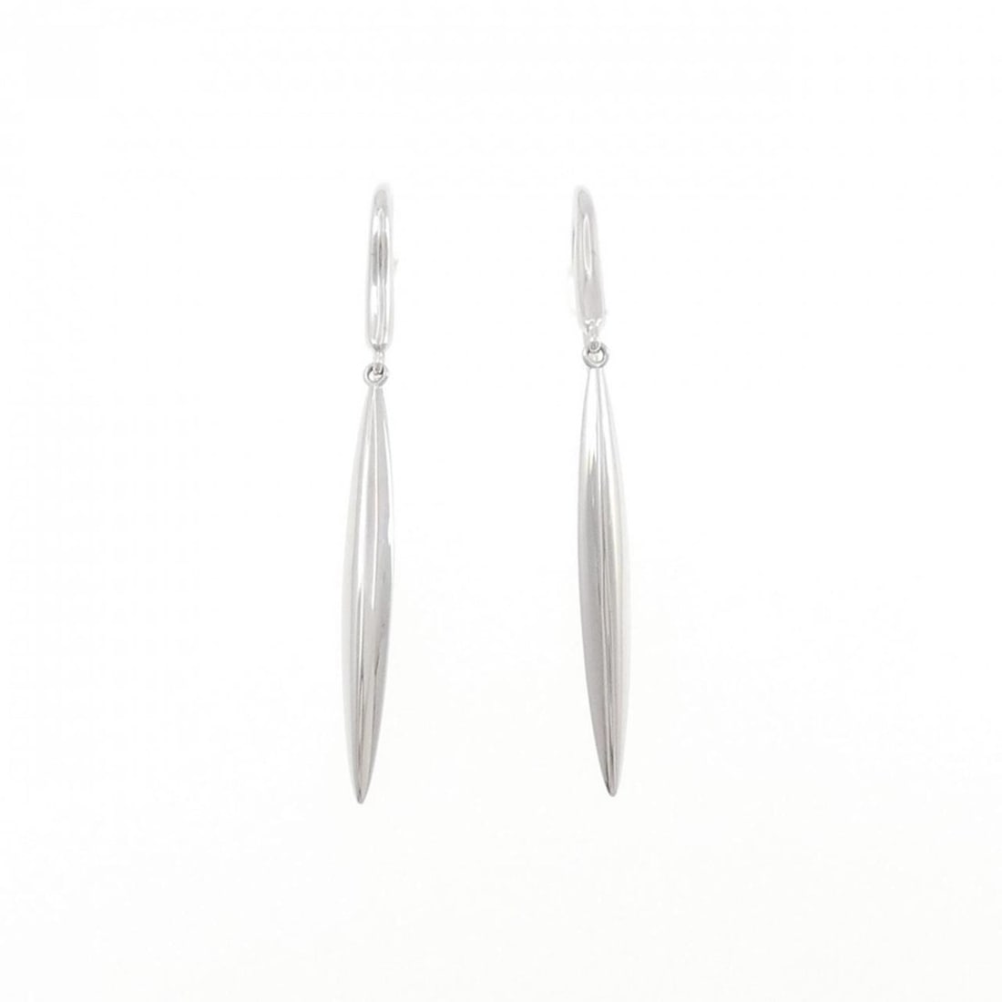 Tiffany Feather Earrings: --- Catalog ---Category: SizeWeight: 6.1g / 0.21oz.Size (HxWxD): 47.60mm x 3.70mm / 1.87'' x 0.15''Category: DesignType: Clip earringsColor: WhiteMaterial: FeathersCategory: GeneralBrand: Tiffany--- I