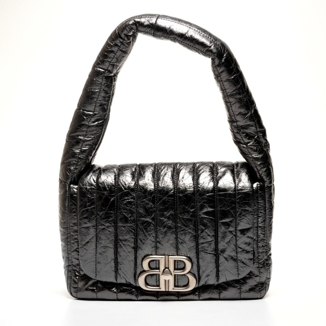 Balenciaga Monaco Metallic One-Shoulder Shoulder Bag, Silver, WS25403: --- Catalog ---Category: SizeSize (HxWxD): 17cm x 26cm x 10cm / 6.69'' x 10.23'' x 3.93''Strap Length: 55cm / 21.65''Category: DesignType: Shoulder bagColor: MetallicGender: WomenCategory: GeneralBran