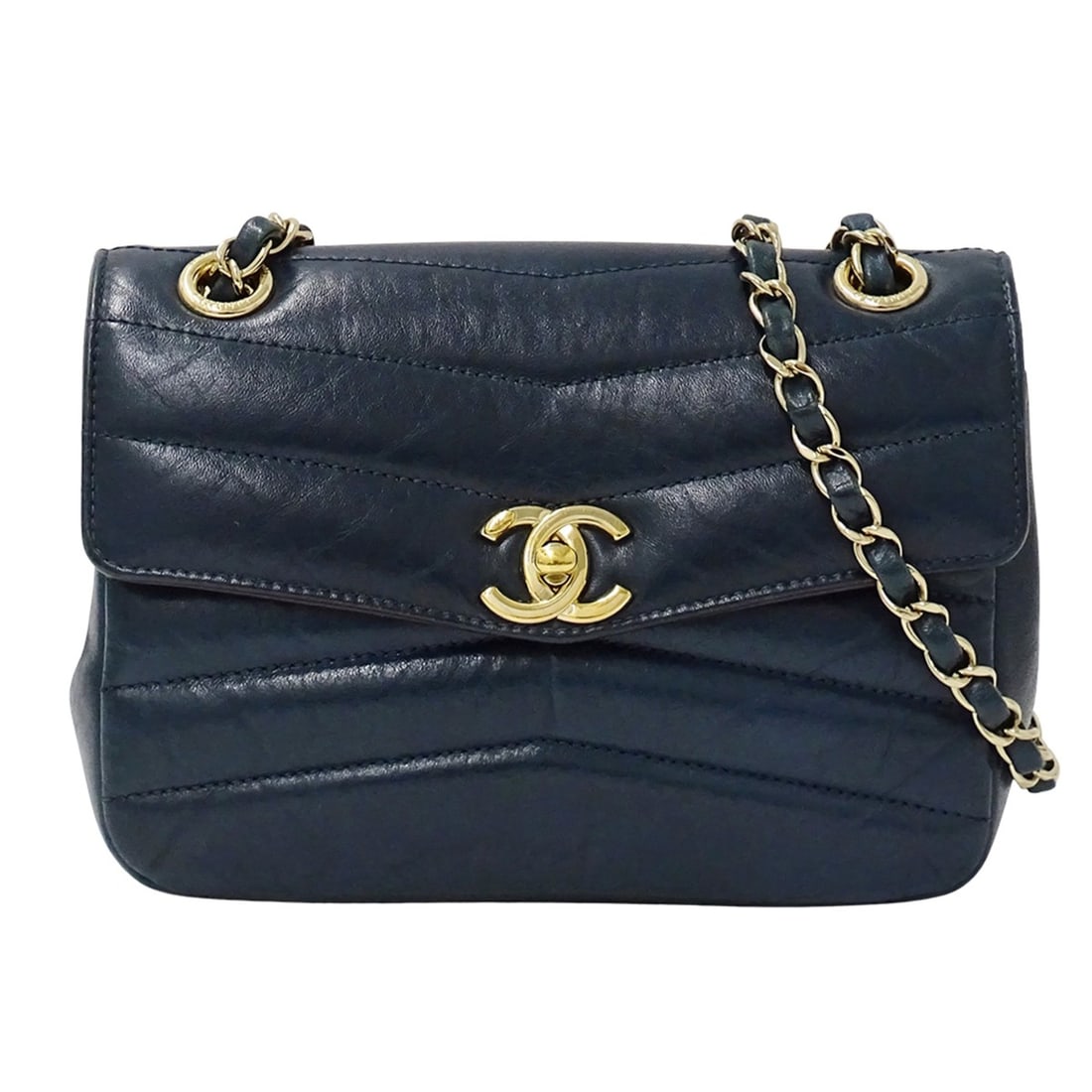 Chanel handbag for women, brand shoulder bag, leather, blue-green, gold hardware, chain strap.: --- Catalog ---Category: SizeSize (HxWxD): 16cm x 20.5cm x 7cm / 6.29'' x 8.07'' x 2.75''Category: DesignType: Handbag, Shoulder bagColor: Blue greenGender: WomenMaterial: Leather Category: GeneralBra