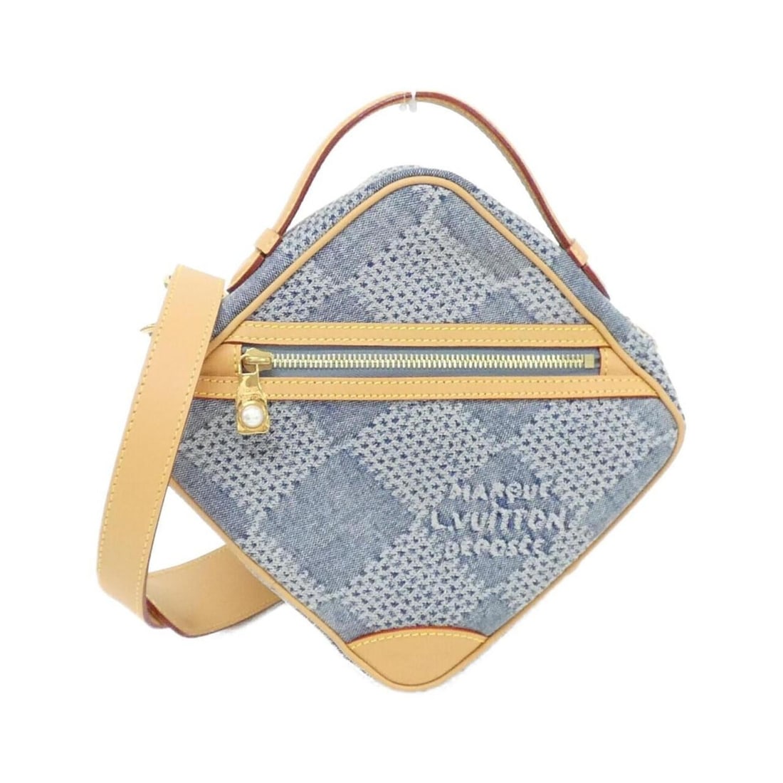 Louis Vuitton Damier Denim 3D Chess Messenger N40706 Shoulder Bag: --- Catalog ---Category: SizeSize (HxWxD): 19cm x 19cm x 8cm / 7.48'' x 7.48'' x 3.14''Category: DesignType: Shoulder bagColor: BlueGender: Women,MenMaterial: Cotton canvas Category: GeneralMPN: