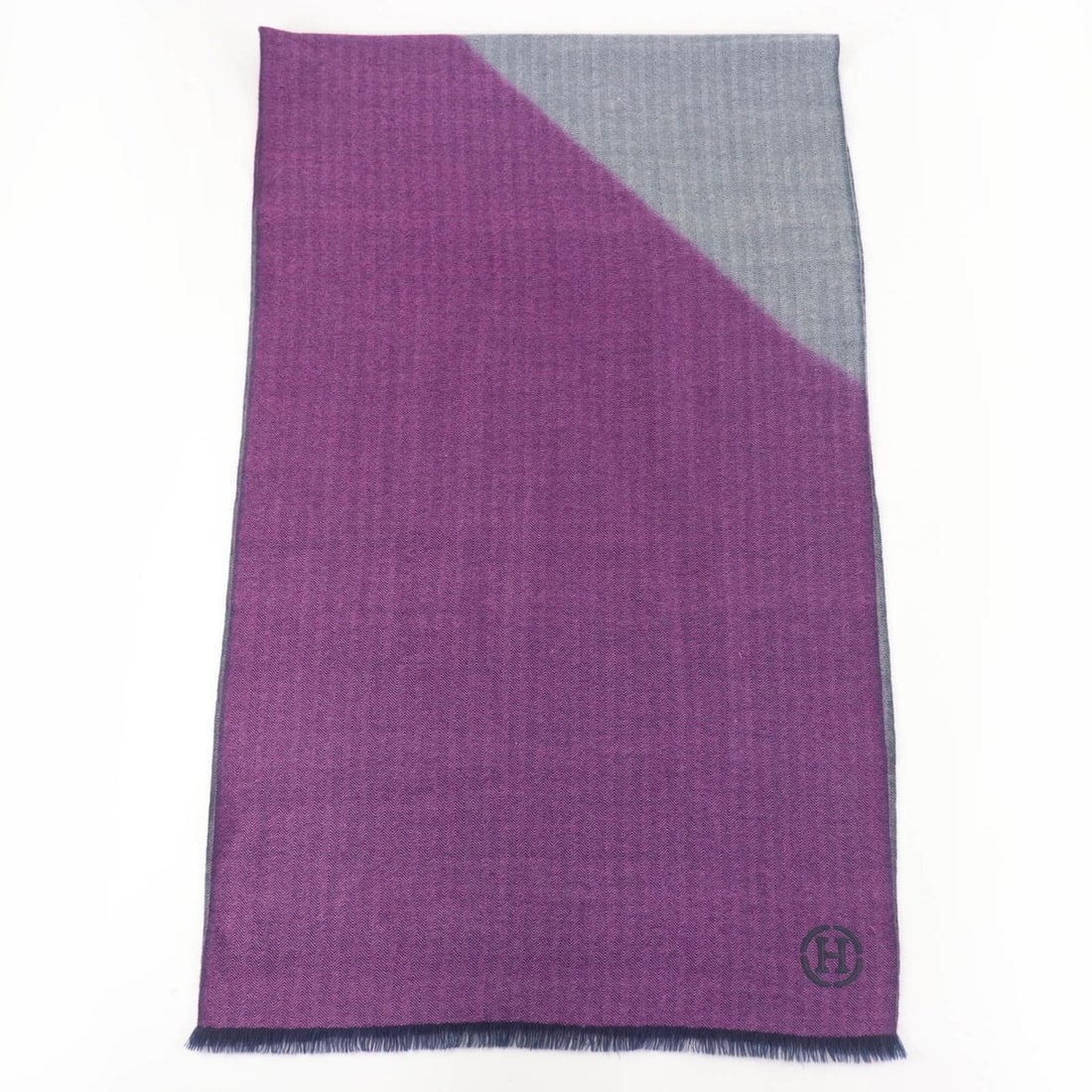 HERMES 100% Cashmere Shawl/Stole with H Logo Leather Patch and Fringe - Large Size, Purple/Navy: --- Catalog ---Category: SizeSize (LxW): 1.9m x 59cm / 74.8'' x 23.22''Category: DesignType: ShawlColor: Navy, PurpleGender: WomenMaterial: Cashmere 100%Category: GeneralBrand: Hermes--- Item List