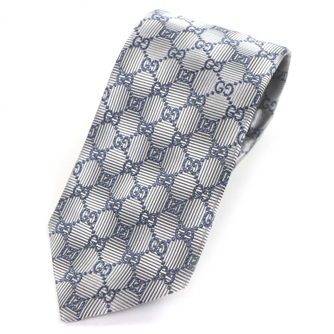 GUCCI 100% Silk GG Logo Pattern Tie, Regular Silver/Navy, Made in Italy, Authentic, Recommended for: --- Catalog ---Category: SizeWidth: 7cm / 2.75''Total Length: 148cm / 58.26''Category: DesignType: CravatColor: Navy, SilverGender: MenMaterial: Silk 100%Category: GeneralBrand: GucciCountry of