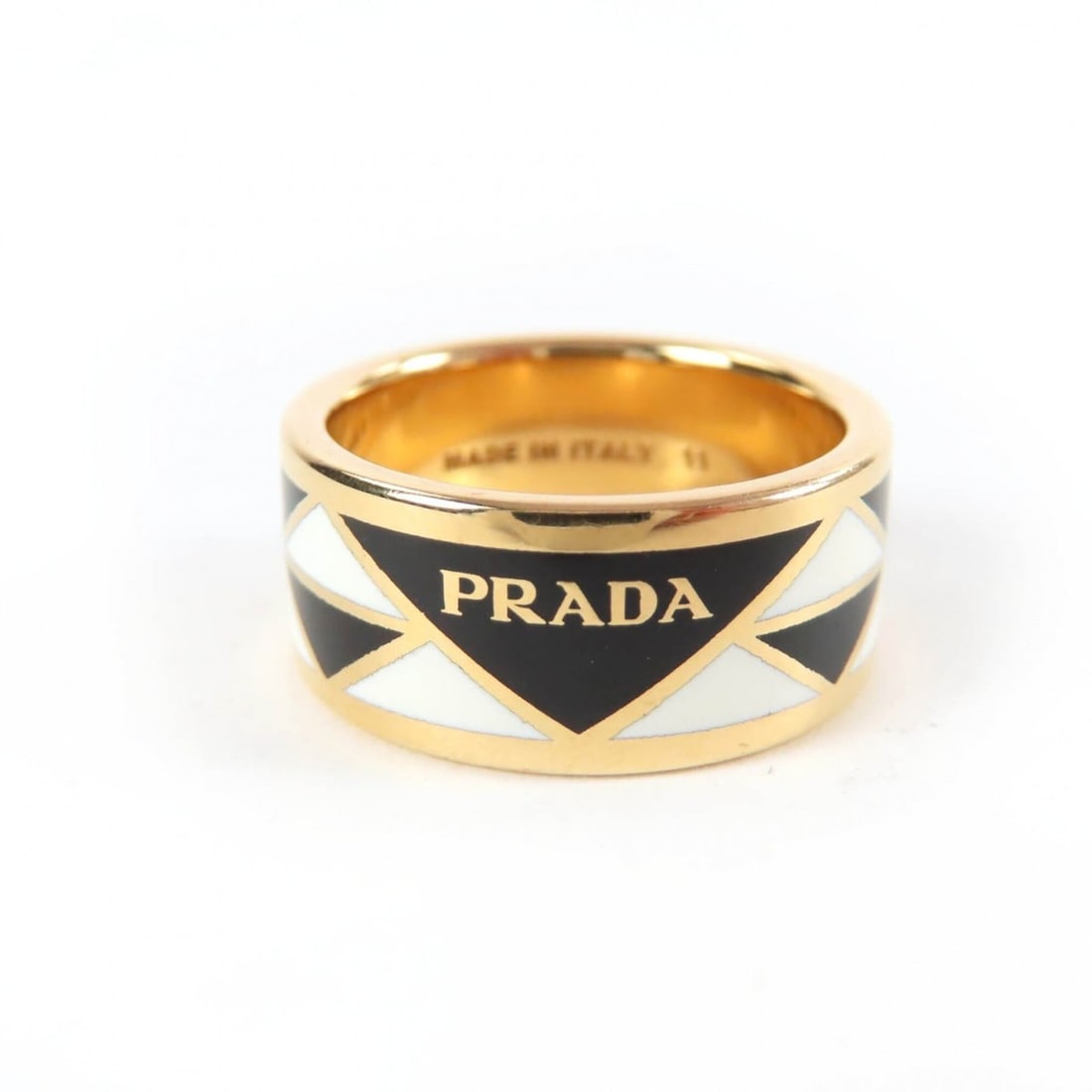 PRADA 1A009 Triangle Logo Ring - Black, White, Gold Comes with Box and Dust Bag Made in Italy: --- Catalog ---Category: SizeJP Size: 11US Size: 66Category: DesignType: Band ringColor: Black, Gold, WhiteGender: WomenCategory: GeneralBrand: PradaCountry of Origin: Italy--- Item List ---Section: C