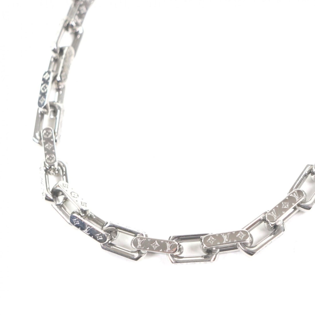 LOUIS VUITTON M03305 Necklace, Mini Monogram Chain Choker, Silver, with Box and Dust Bag, Men's: --- Catalog ---Category: SizeNeck Circumference: 53 cm / 20.86''Category: DesignColor: SilverGender: MenNecklace Type: NecklaceCategory: GeneralBrand: Louis Vuitton--- Item List ---Section: ConditionR