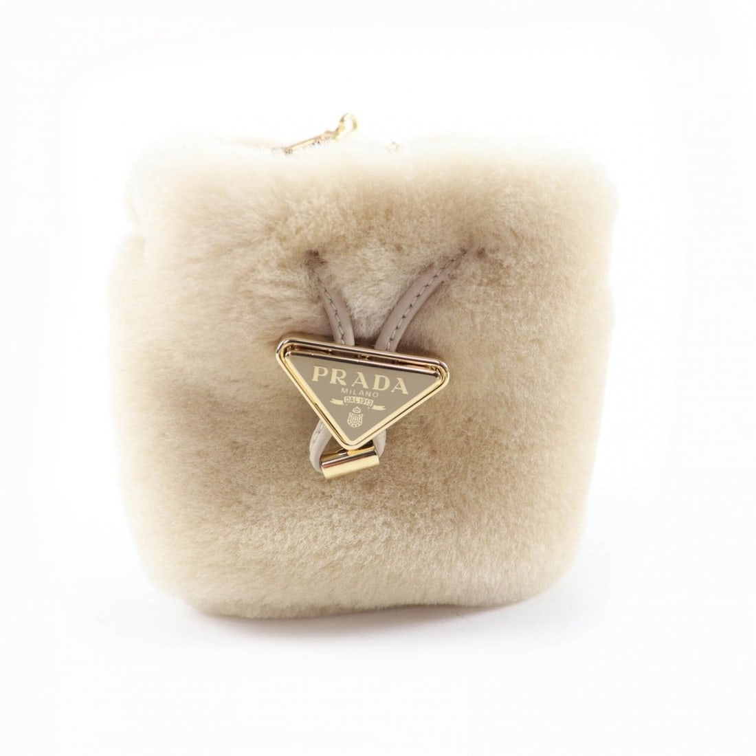 PRADA 1NR16P Sheepskin Mini Pouch, Ecru Beige, Triangle Logo, Chain Shoulder Bag, Made in Italy,: --- Catalog ---Category: SizeSize (HxWxD): 10.5cm x 12cm x 7cm / 4.13'' x 4.72'' x 2.75''Category: DesignType: Pouch, Shoulder bagColor: BeigeGender: WomenMaterial: Leather Leather/Fur Type: Faux furC